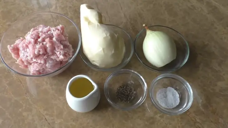 Кабачковый рулет с фаршем: шаг 4