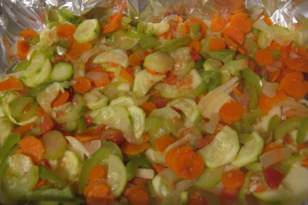 Лосось в горчично-майонезном соусе запечёный с овощами: шаг 4