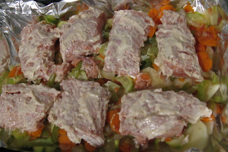Лосось в горчично-майонезном соусе запечёный с овощами: шаг 5