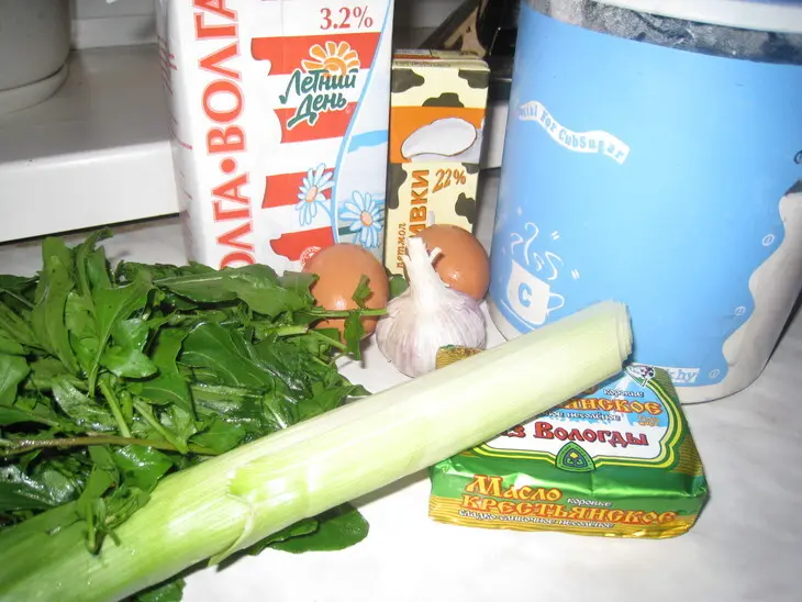 Пирог с руколой и луком пореем: шаг 1
