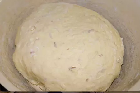 Сдобные кукурузные булочки с колбасным сыром и кунжутом: шаг 5