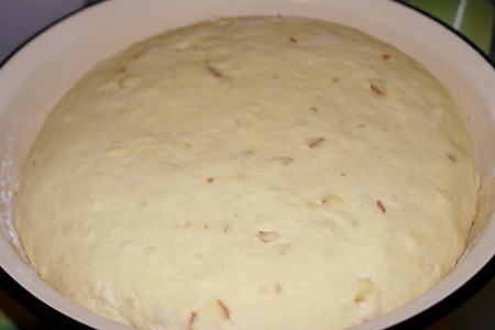 Сдобные кукурузные булочки с колбасным сыром и кунжутом: шаг 6