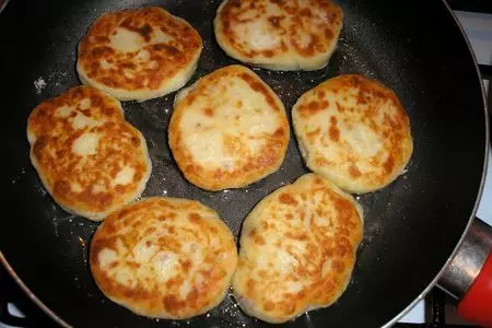 Медовые  сырники: шаг 4