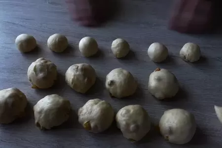 Воздушные булочки с карамельной корочкой: шаг 4