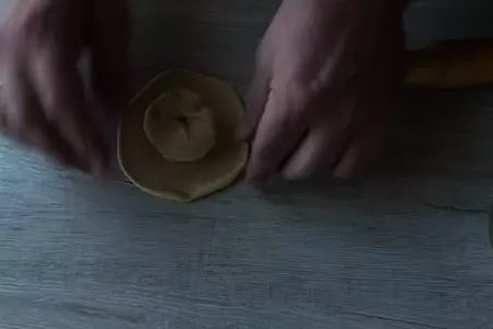 Воздушные булочки с карамельной корочкой: шаг 6
