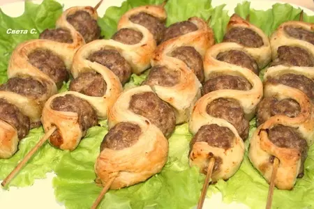 Шашлыки из мясных фрикаделек в слоеном тесте+соус#махеевънаприроде: шаг 6
