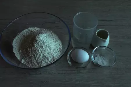 Рулеты с фаршем и зеленым луком: шаг 1