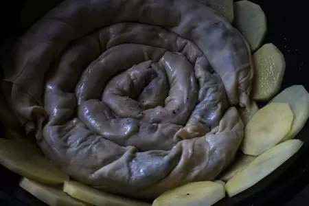 Рулеты с фаршем и зеленым луком: шаг 6