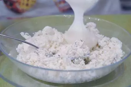 Рулеты из баклажанов с творогом и чесноком: шаг 2