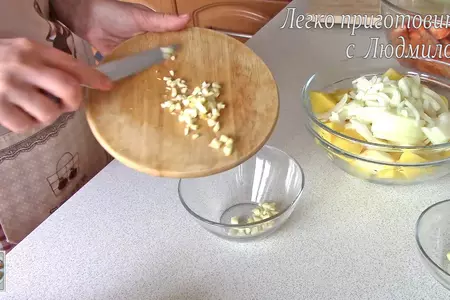 Свиные ребрышки с картофелем в духовке: шаг 3
