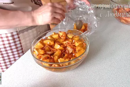 Свиные ребрышки с картофелем в духовке: шаг 4