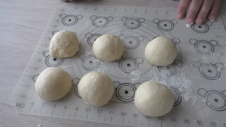 Булочки - пирожки в духовке: шаг 3