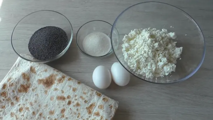 Рулет с маком из лаваша: шаг 1