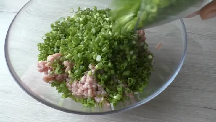 Кабачковые рулетики с фаршем в духовке: шаг 3