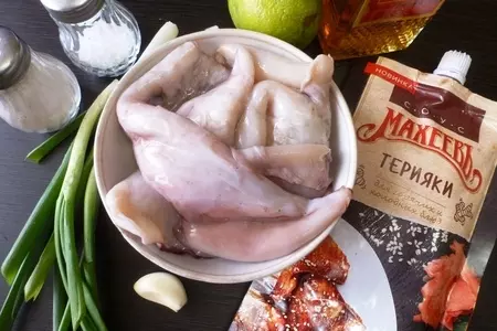 Мини-шашлычки из кальмаров с чесноком и лаймом #махеевънаприроде: шаг 1