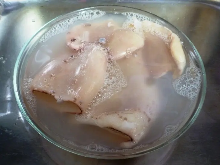 Мини-шашлычки из кальмаров с чесноком и лаймом #махеевънаприроде: шаг 2