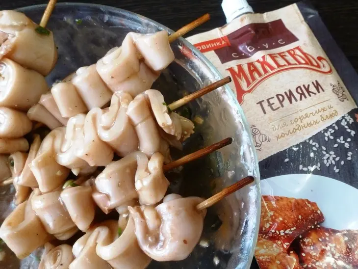 Мини-шашлычки из кальмаров с чесноком и лаймом #махеевънаприроде: шаг 6
