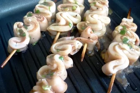Мини-шашлычки из кальмаров с чесноком и лаймом #махеевънаприроде: шаг 7