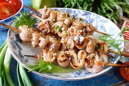 Мини-шашлычки из кальмаров с чесноком и лаймом #махеевънаприроде: шаг 9