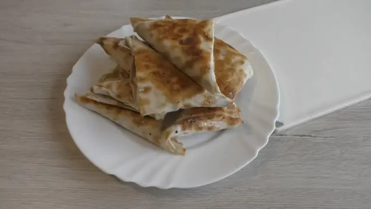 Завтрак из лаваша с творогом и вишней: шаг 5