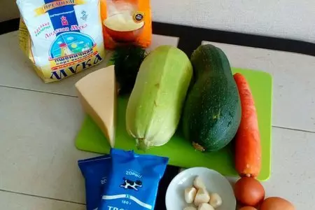 Творожная запеканка с кабачками и морковью: шаг 1