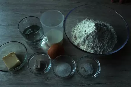 Сырные булочки, мягкие и с хрустящей корочкой: шаг 1