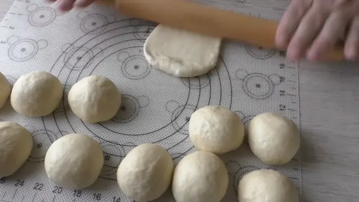 Сырные булочки, мягкие и с хрустящей корочкой: шаг 4