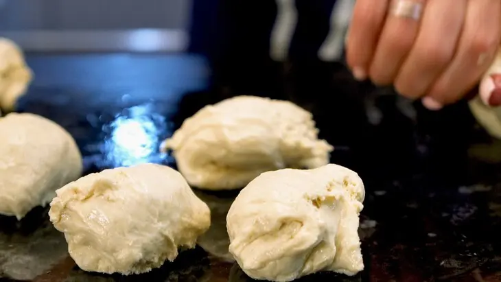 Домашние беляши с сочной начинкой из мяса: шаг 6