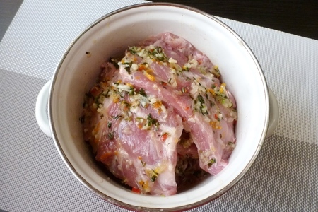 Запеченные свиные ребра, маринованные в соусе мохо: шаг 9
