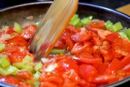 Овощной рататуй запеченный с рыбой в духовке: шаг 6