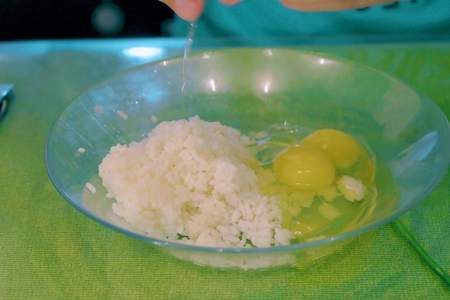 Завтрак из риса с яйцом: шаг 1