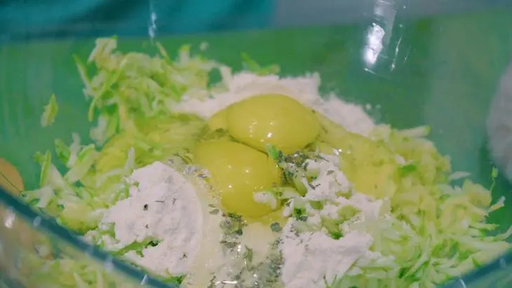 Пицца из кабачков с курицей: шаг 2