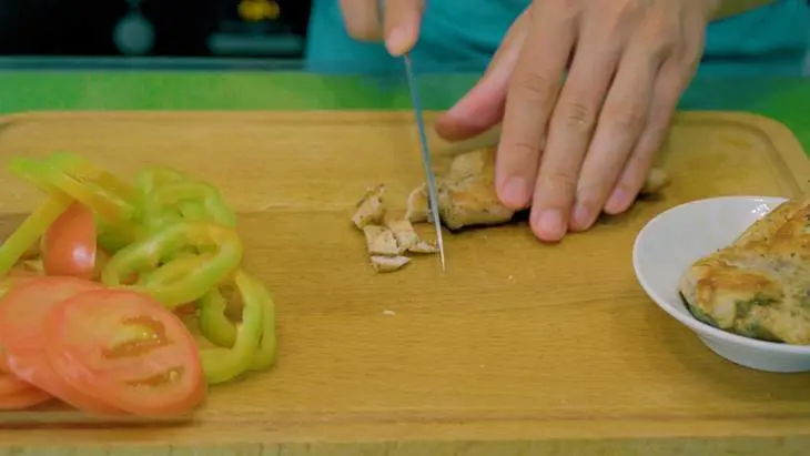 Пицца из кабачков с курицей: шаг 6