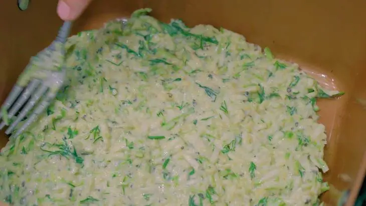 Пицца из кабачков с курицей: шаг 7