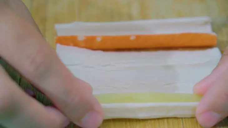 Закуска из крабовых палочек с сыром: шаг 4