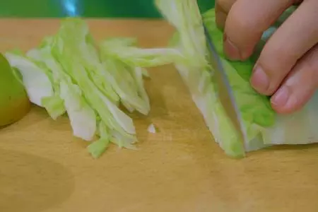 Яичный рулет с овощами на завтрак: шаг 1