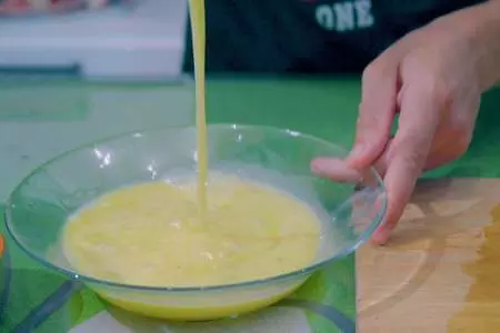 Яичный рулет с овощами на завтрак: шаг 7