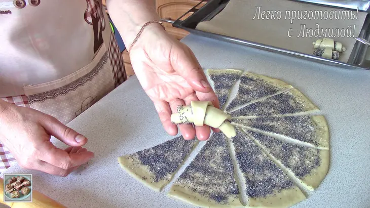 Постные (вегетарианские) рогалики с маком и яблоками: шаг 9