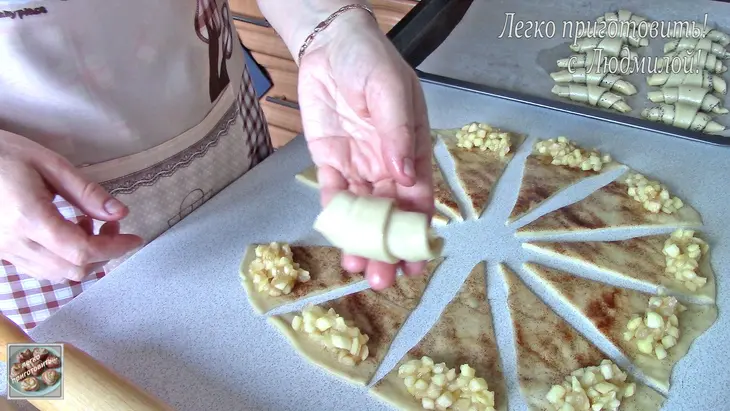 Постные (вегетарианские) рогалики с маком и яблоками: шаг 10