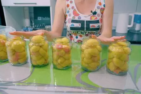 Домашний абрикосовый компот без косточек на зиму: шаг 3