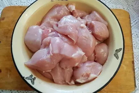 Куриное филе в маринаде из томатного соуса и айрана: шаг 2
