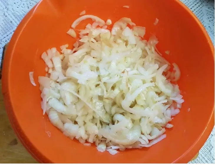 Куриное филе в маринаде из томатного соуса и айрана: шаг 3