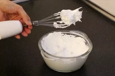 Запеченные яблоки с творогом под хрустящим безе: шаг 8