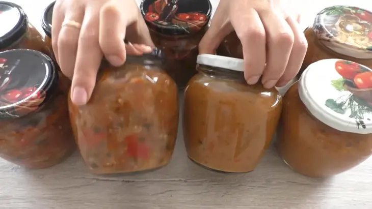 Баклажанная икра - два вида из одной кастрюли: шаг 7