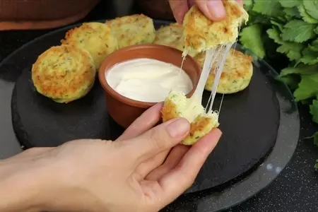 Сырники с сыром и зеленью: шаг 13