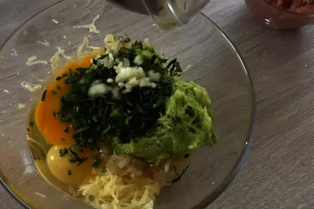 Оладьи с кабачком, фаршем и картошкой: шаг 3