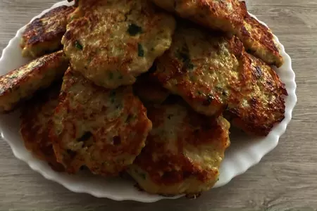 Оладьи с кабачком, фаршем и картошкой: шаг 6