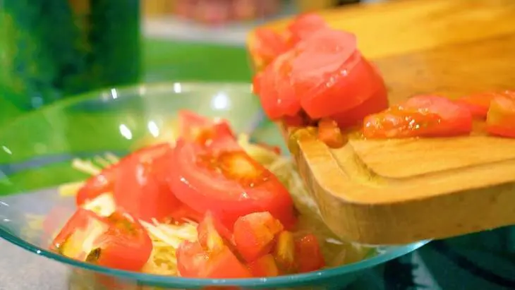 Курица запеченная в лаваше с томатами и сыром: шаг 4
