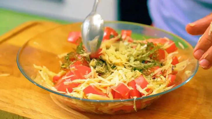 Курица запеченная в лаваше с томатами и сыром: шаг 5