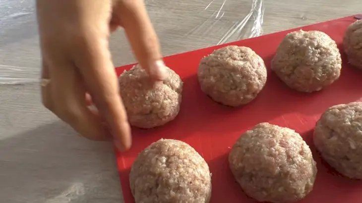 Котлета фаршированная перцем и сыром: шаг 4